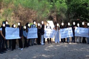 La 3A declama l'infinito proprio sul colle