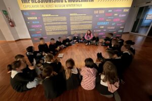 Il gruppo dei ragazzi della 3 B in visita alla mostra a Casa Cavazzini