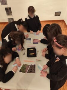Il gruppo dei ragazzi della 3 A durante attività di laboratorio