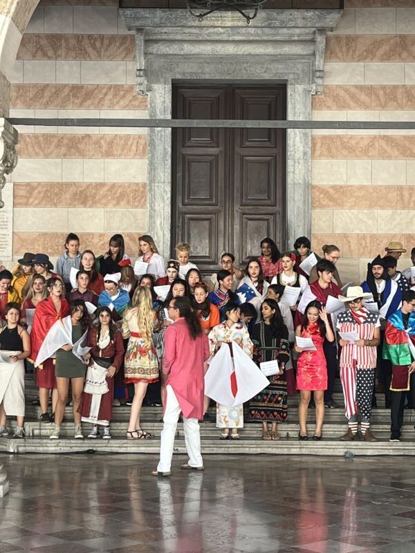 Nella foto si può osservare il gruppo del UWC Day