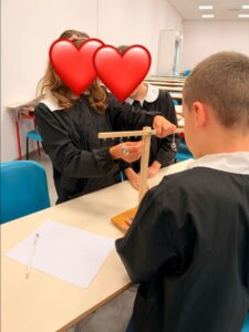 Immagine classi quarte della Primaria al Festival Collega-Menti