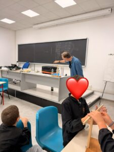 Immagine classi quarte della Primaria al Festival Collega-Menti