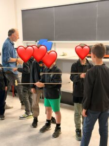Immagine classi quarte della Primaria al Festival Collega-Menti