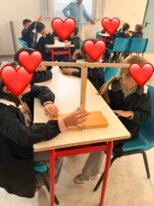 Immagine classi quarte della Primaria al Festival Collega-Menti
